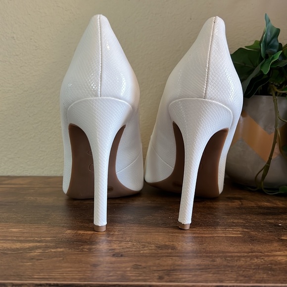 Jessica Simpson Size 10 Patent Leather White heels - Picture 4 of 5